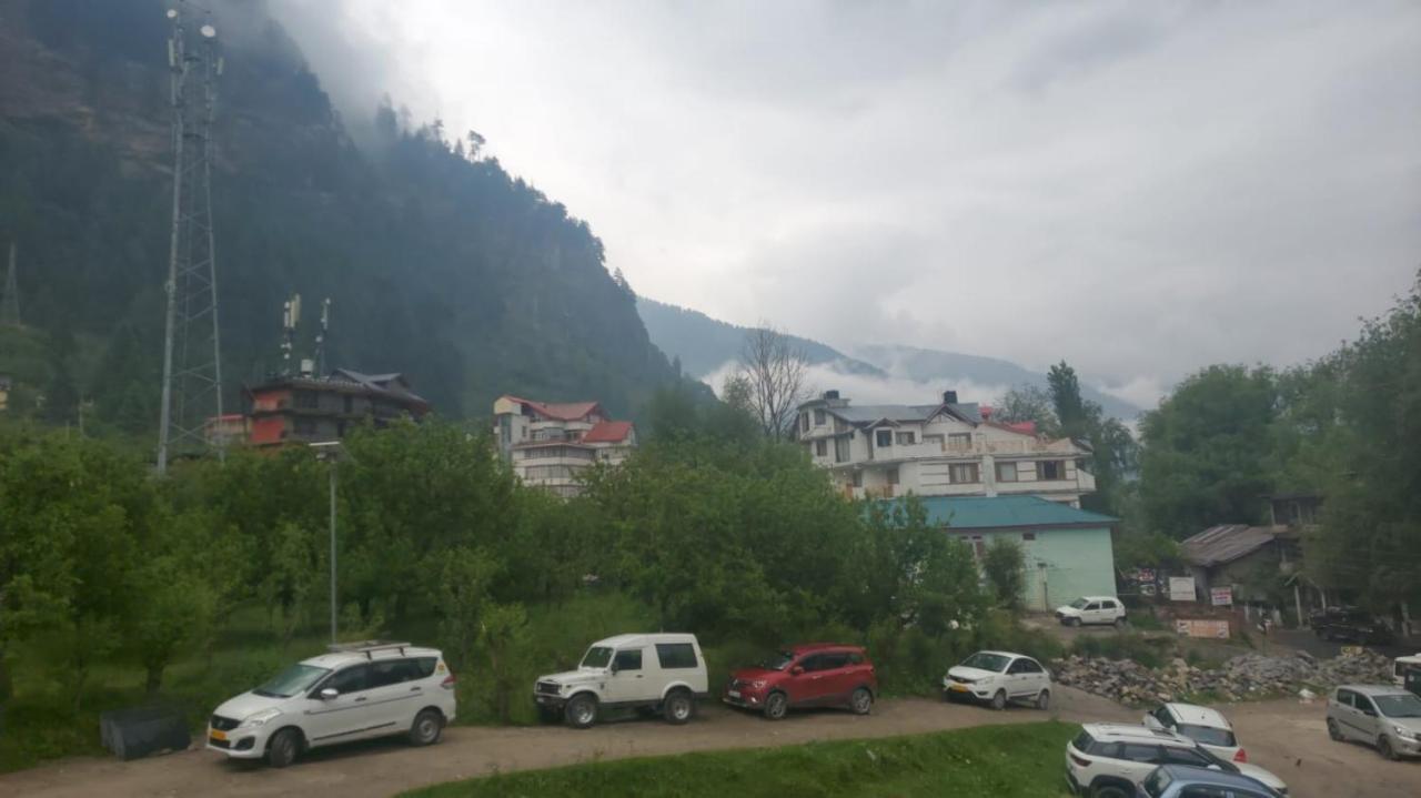 Hotel Seraj International Manāli Екстериор снимка