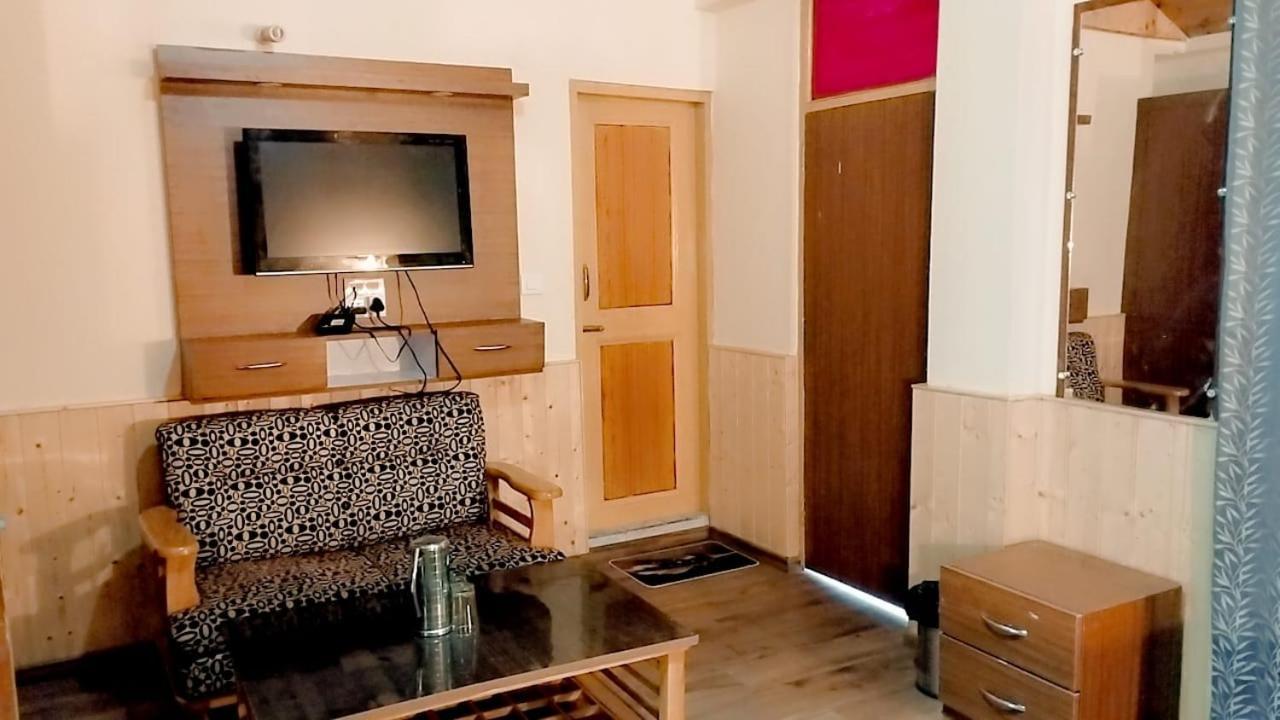 Hotel Seraj International Manāli Екстериор снимка
