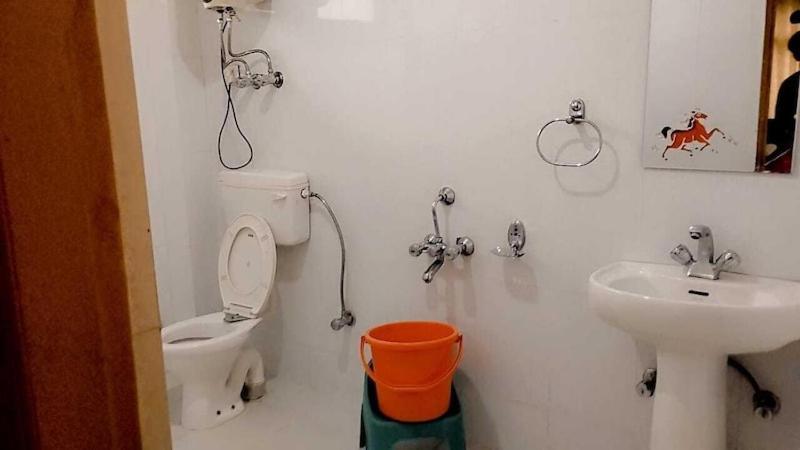 Hotel Seraj International Manāli Екстериор снимка