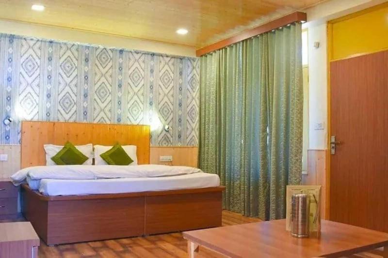 Hotel Seraj International Manāli Екстериор снимка